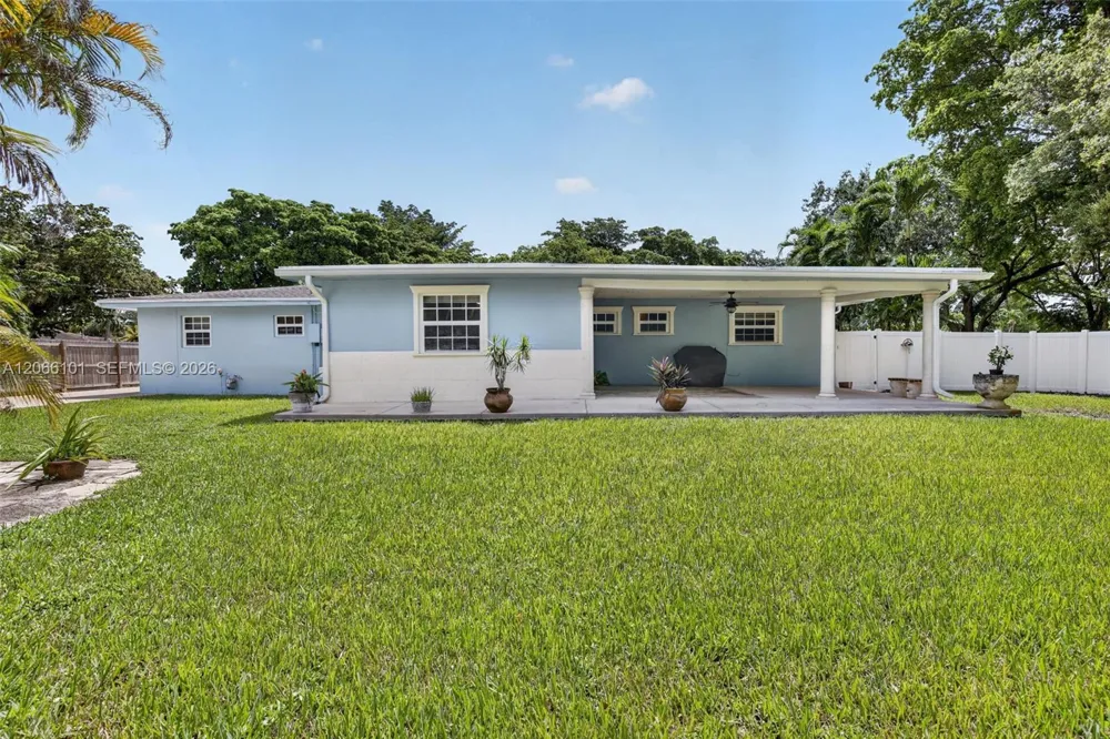 801 Ixora Ln Plantation, FL 33317