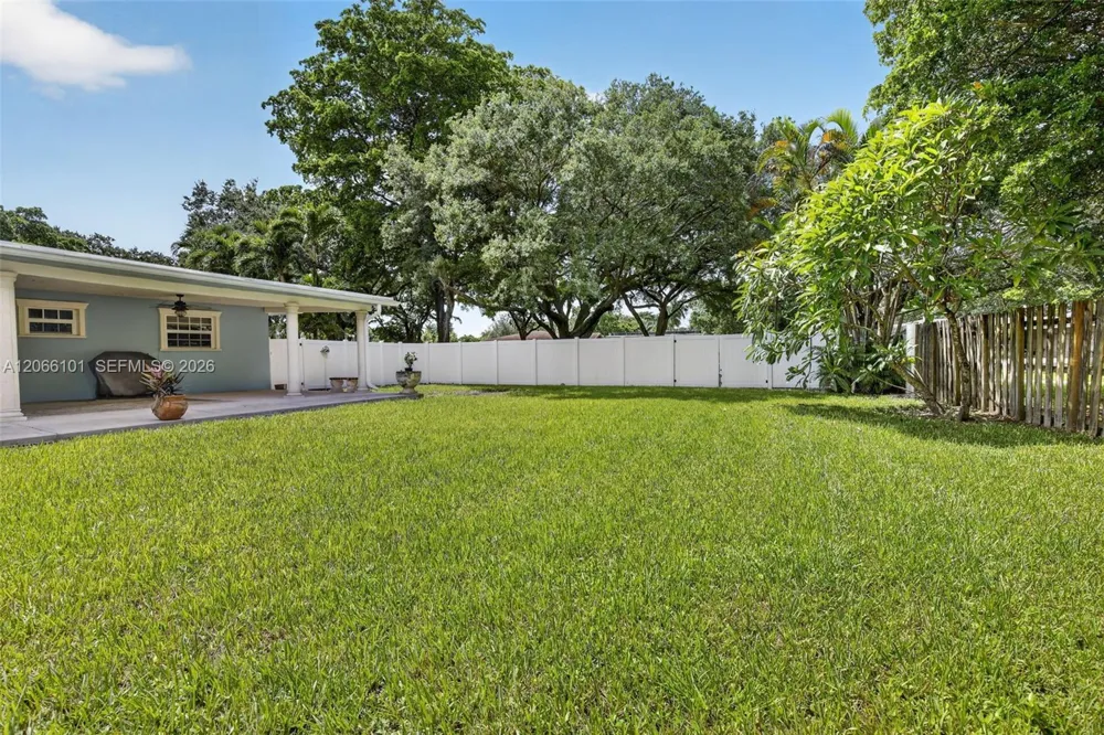 801 Ixora Ln Plantation, FL 33317