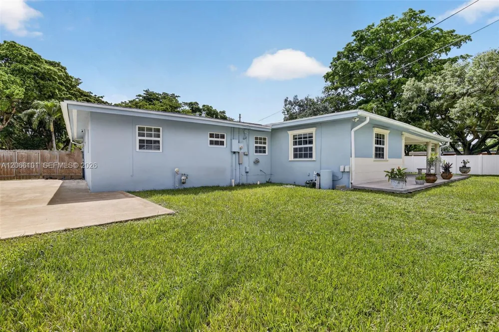 801 Ixora Ln Plantation, FL 33317