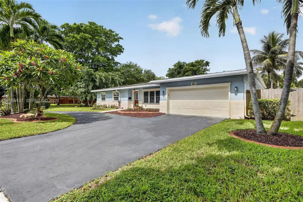 801 Ixora Ln Plantation, FL 33317
