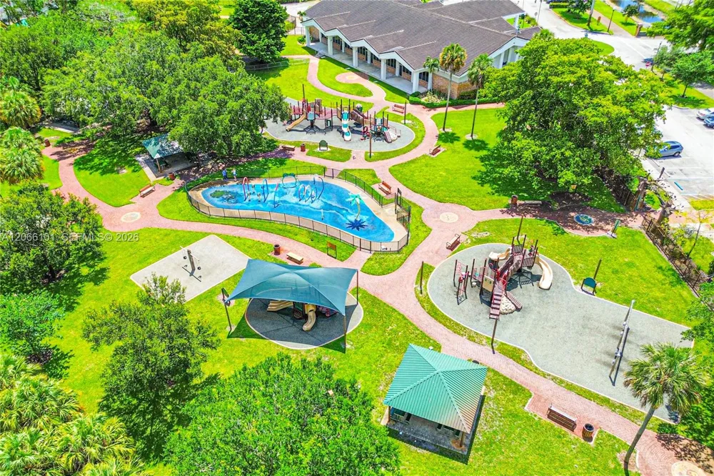 801 Ixora Ln Plantation, FL 33317