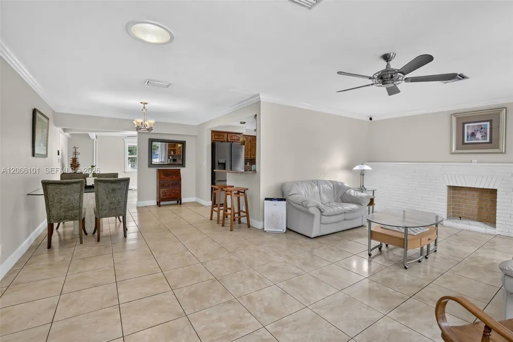 801 Ixora Ln Plantation, FL 33317