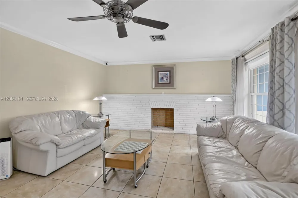 801 Ixora Ln Plantation, FL 33317