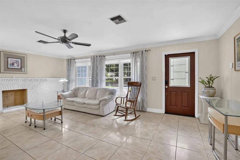 801 Ixora Ln Plantation, FL 33317