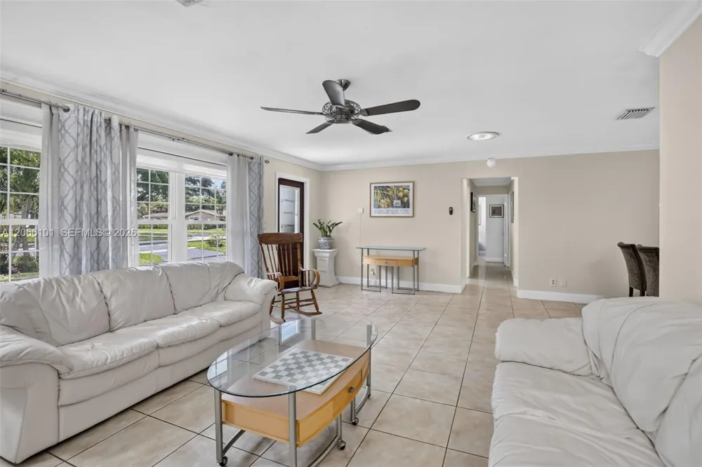 801 Ixora Ln Plantation, FL 33317