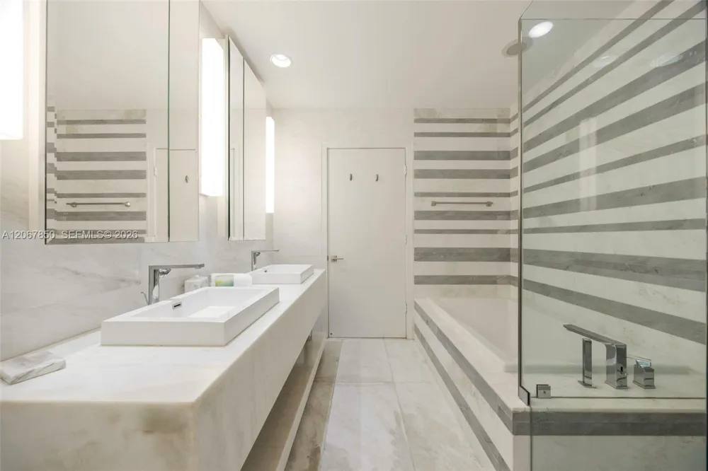 801 S Pointe Dr #301 Miami Beach, FL 33139