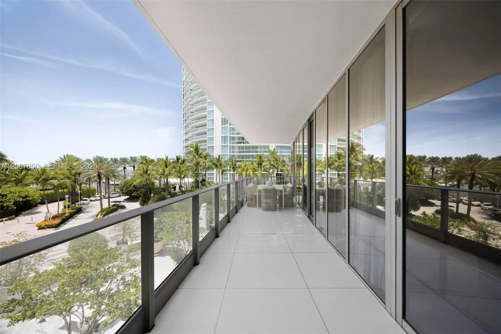 801 S Pointe Dr #301 Miami Beach, FL 33139