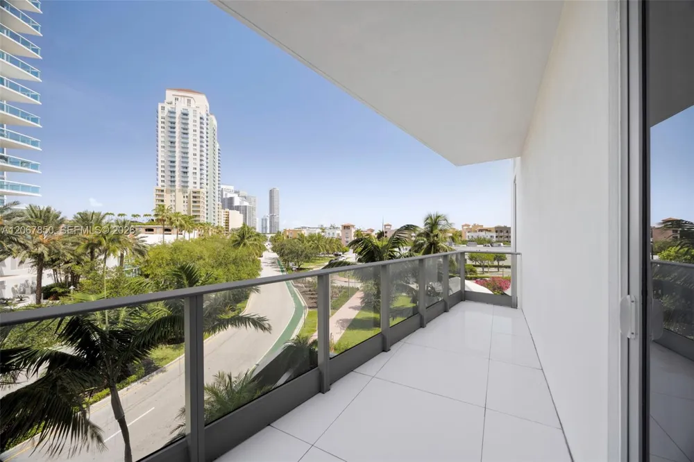 801 S Pointe Dr #301 Miami Beach, FL 33139