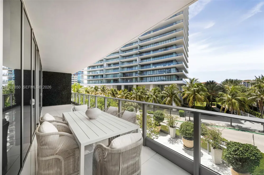 801 S Pointe Dr #301 Miami Beach, FL 33139