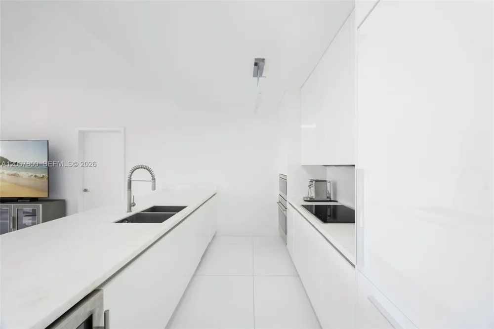 801 S Pointe Dr #301 Miami Beach, FL 33139