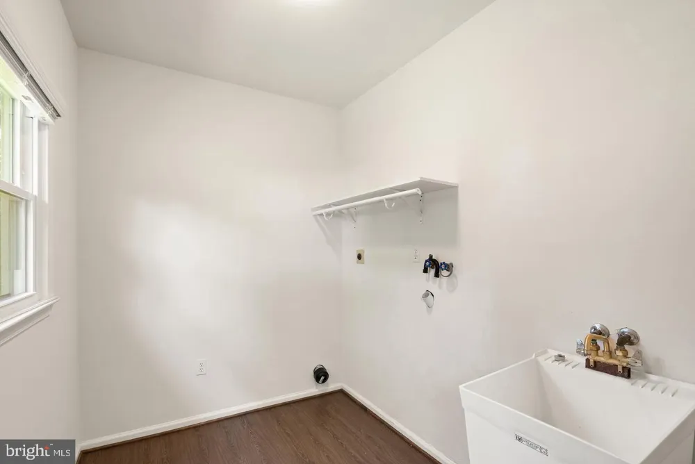 8902 HUXLEY COURT Springfield, VA 22153
