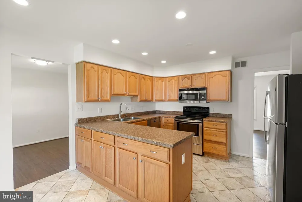 8902 HUXLEY COURT Springfield, VA 22153
