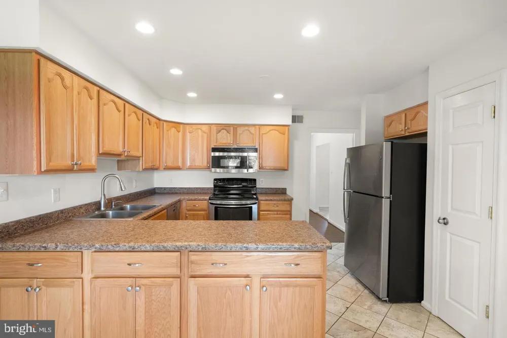 8902 HUXLEY COURT Springfield, VA 22153