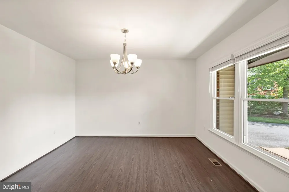 8902 HUXLEY COURT Springfield, VA 22153