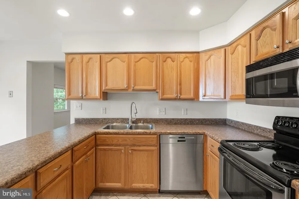 8902 HUXLEY COURT Springfield, VA 22153