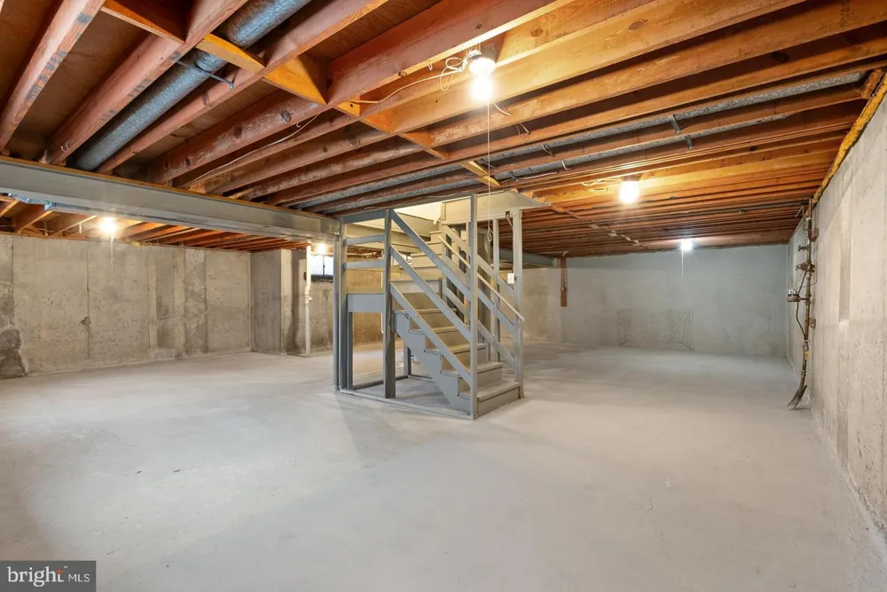 8902 HUXLEY COURT Springfield, VA 22153