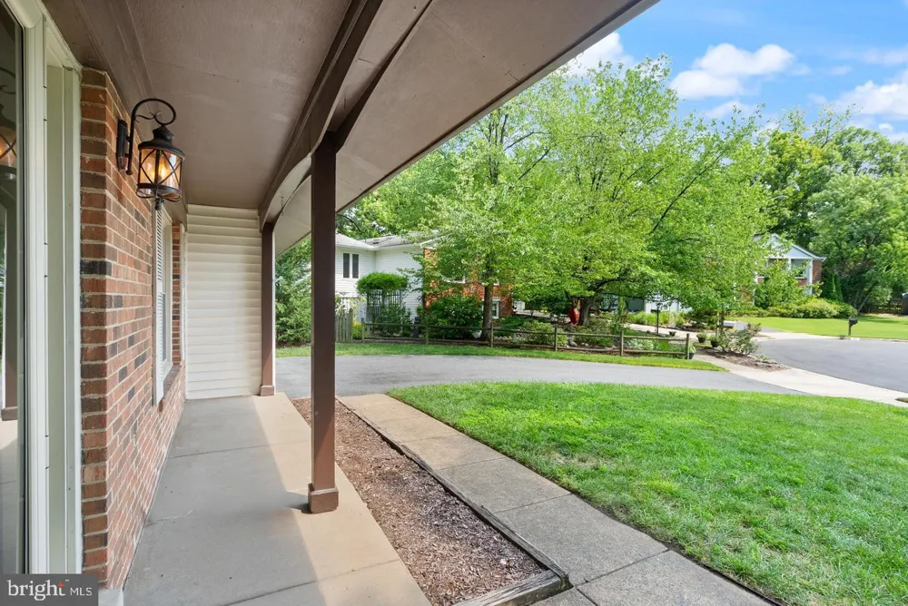 8902 HUXLEY COURT Springfield, VA 22153