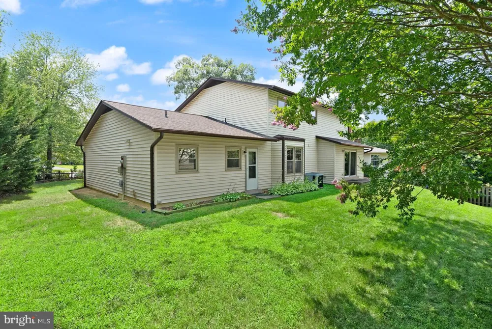 8902 HUXLEY COURT Springfield, VA 22153