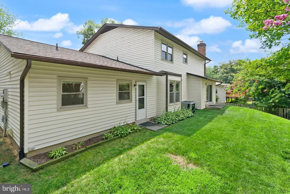 8902 HUXLEY COURT Springfield, VA 22153