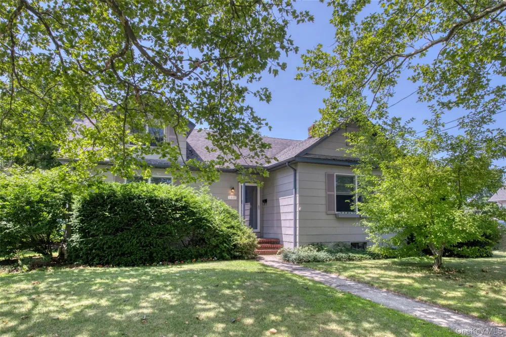 1227 Roanoke Avenue Riverhead, NY 11901