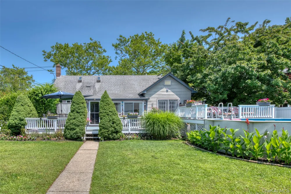 1227 Roanoke Avenue Riverhead, NY 11901