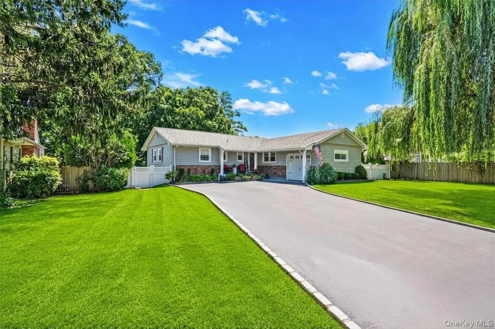 15 Locksley Lane Nesconset, NY 11767