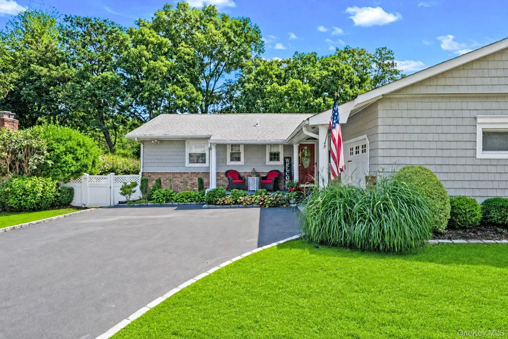 15 Locksley Lane Nesconset, NY 11767