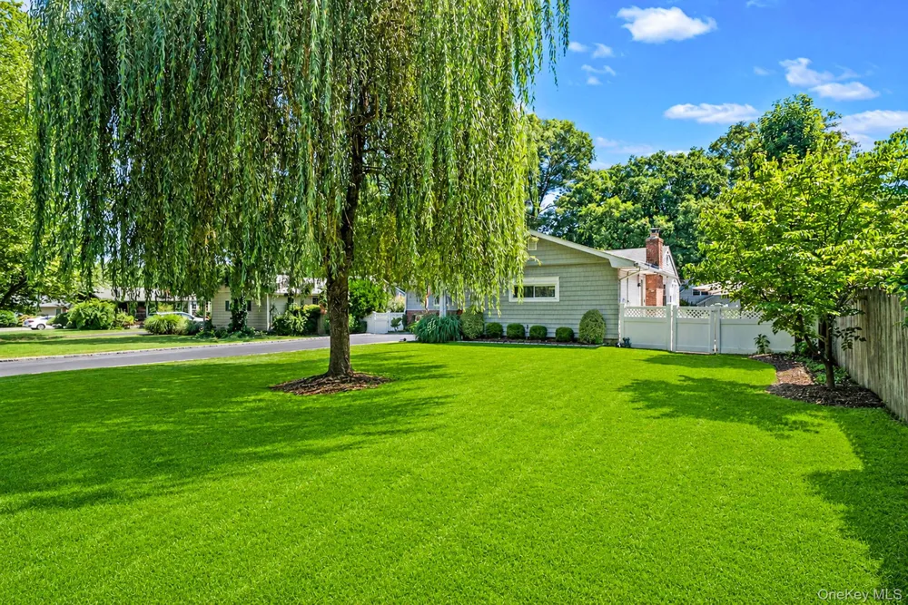 15 Locksley Lane Nesconset, NY 11767