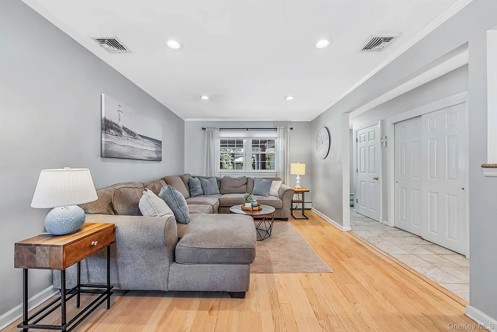 15 Locksley Lane Nesconset, NY 11767