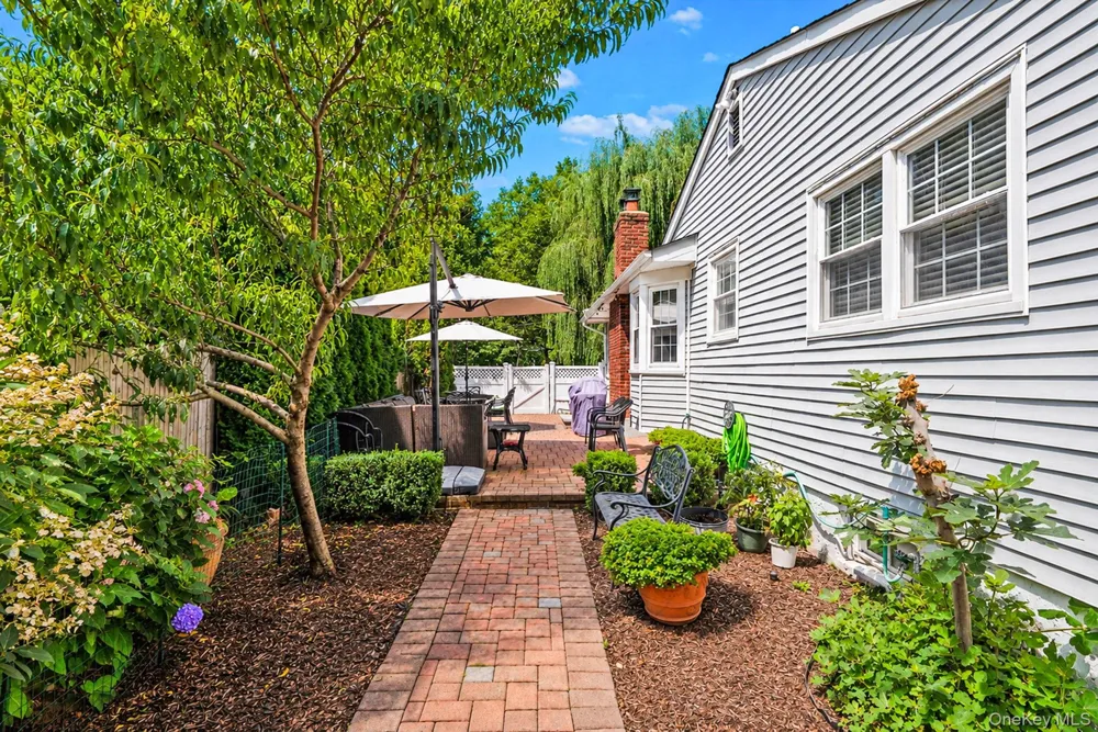 15 Locksley Lane Nesconset, NY 11767