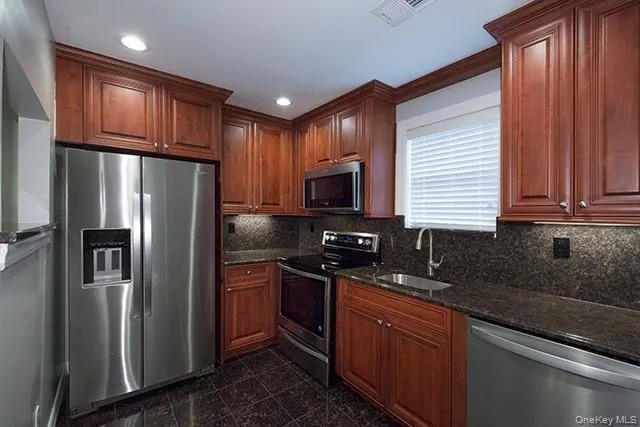 100 Villa D'est Drive #B-14 Coram, NY 11727
