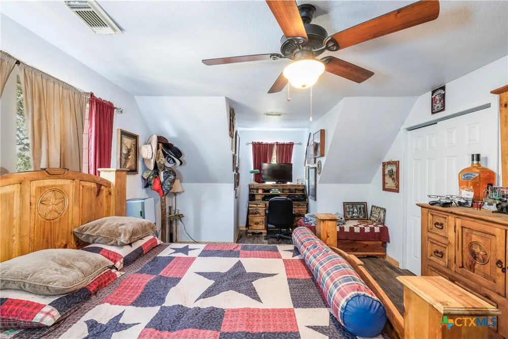 611 Wilson Road Red Rock, TX 78662