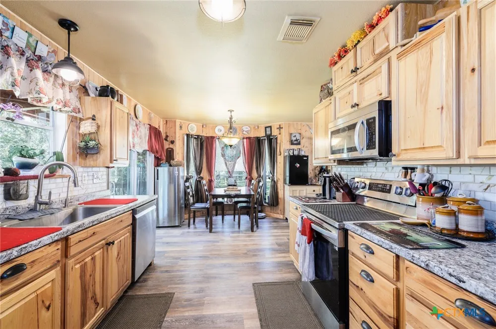 611 Wilson Road Red Rock, TX 78662