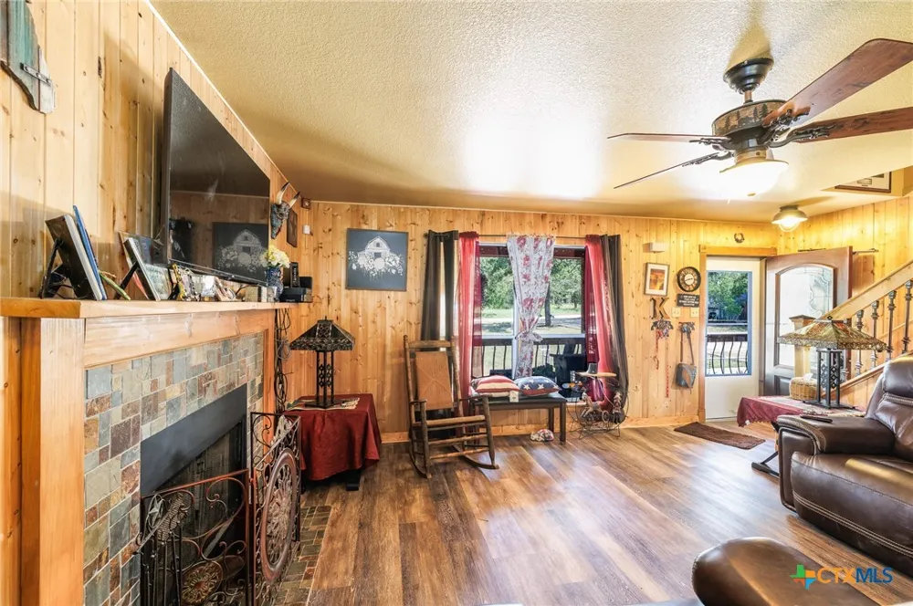 611 Wilson Road Red Rock, TX 78662