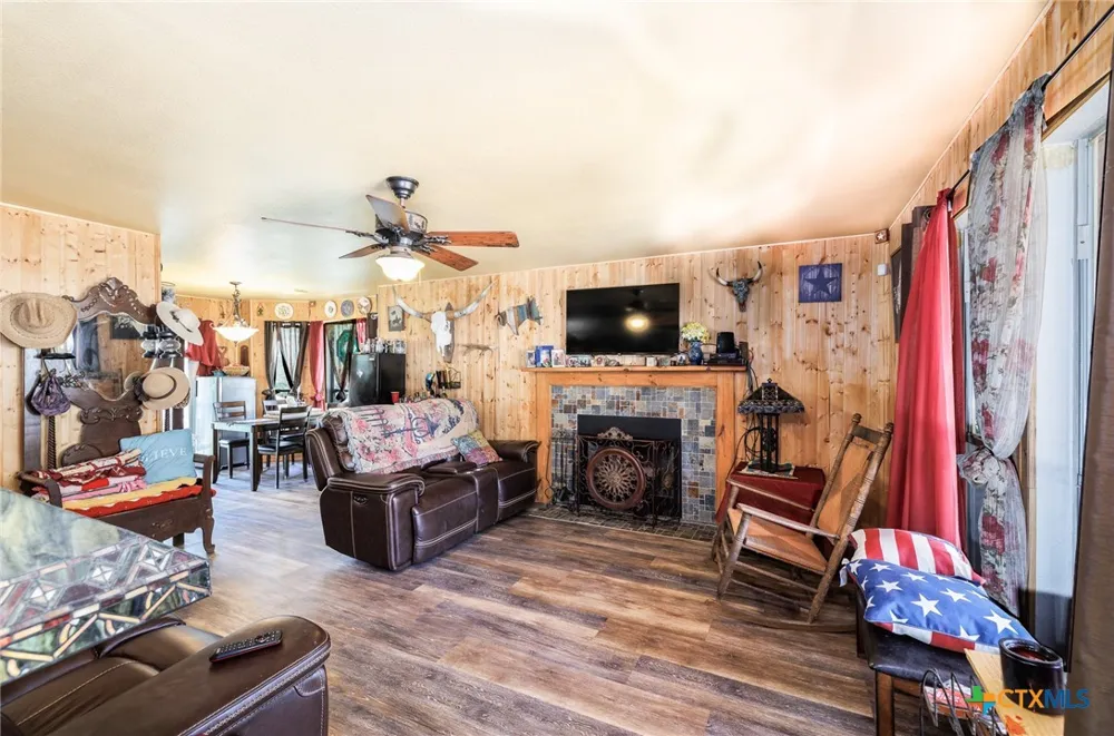611 Wilson Road Red Rock, TX 78662