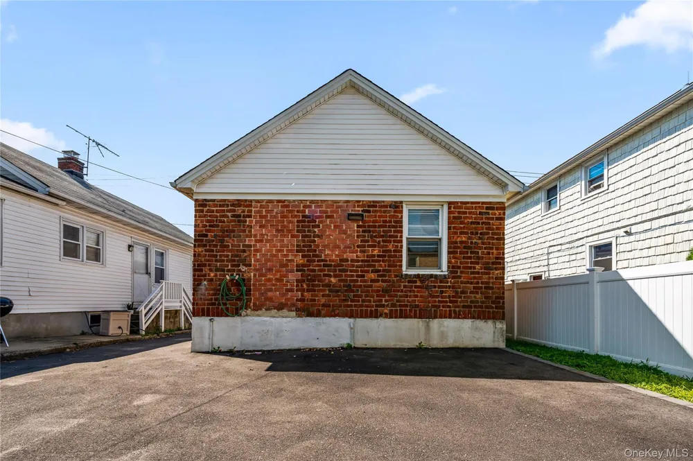 21 Beechwood Avenue Port Washington, NY 11050
