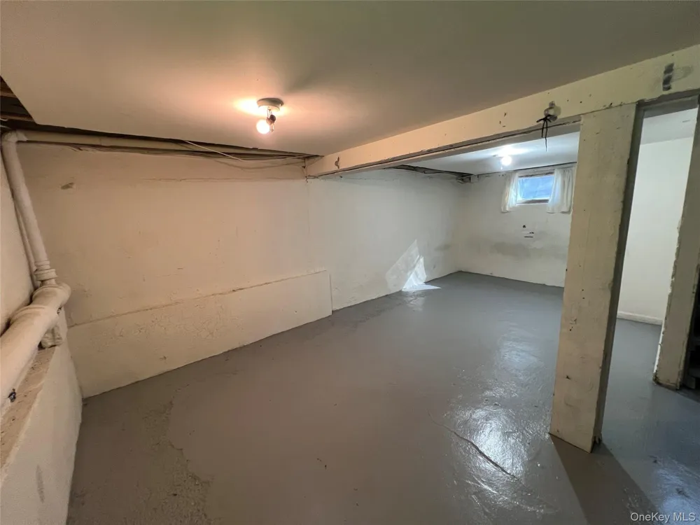 21 Beechwood Avenue Port Washington, NY 11050