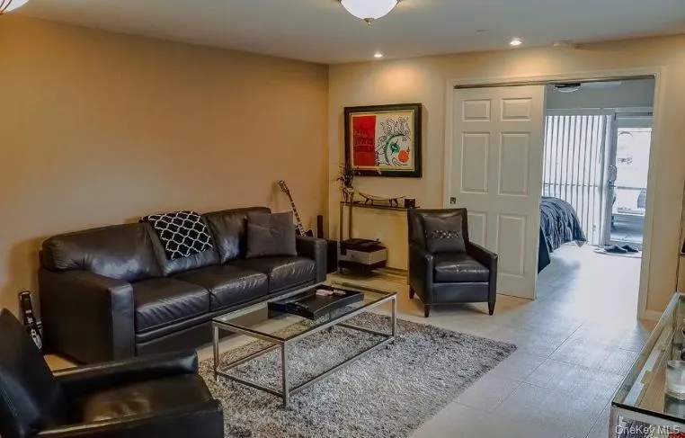 21-70 31 STREET #3R Astoria, NY 11105