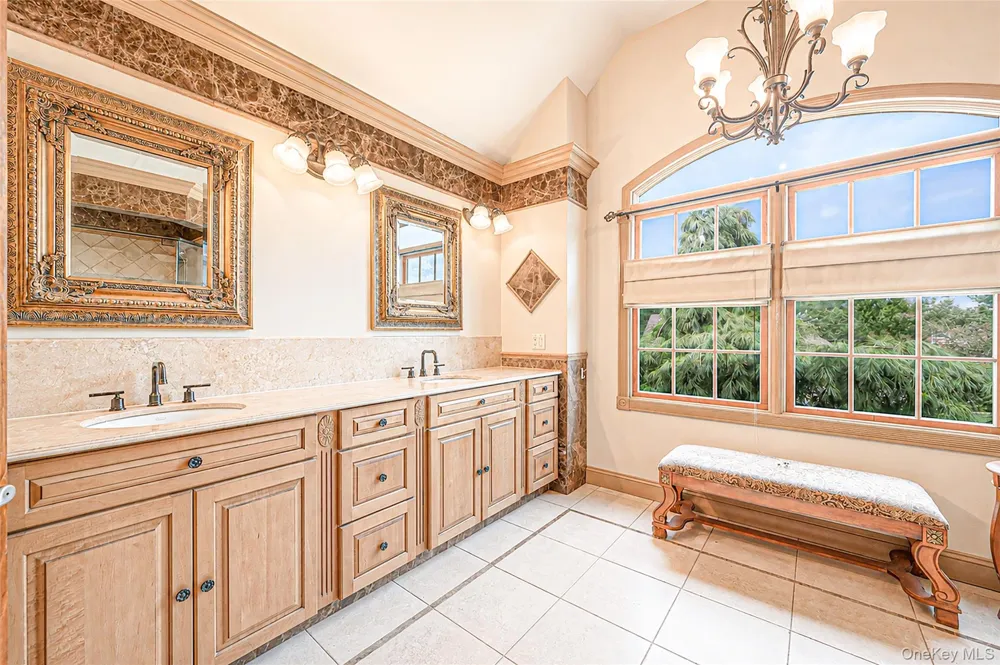 4 Teamster Lane Levittown, NY 11756