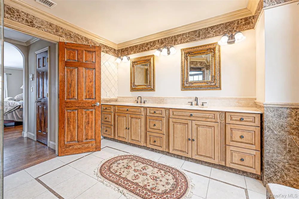 4 Teamster Lane Levittown, NY 11756