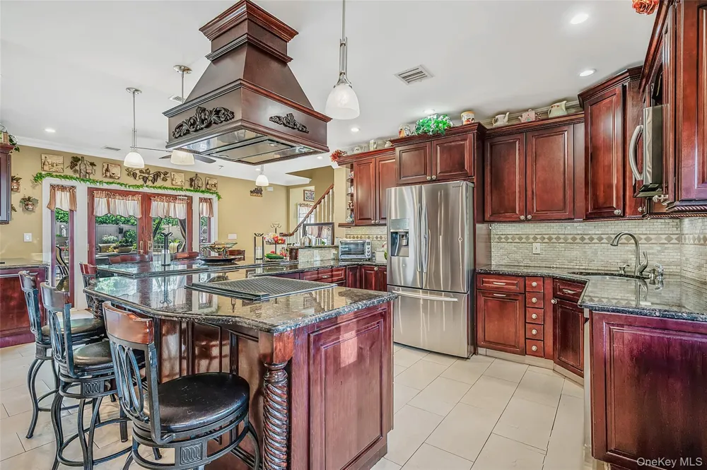 4 Teamster Lane Levittown, NY 11756