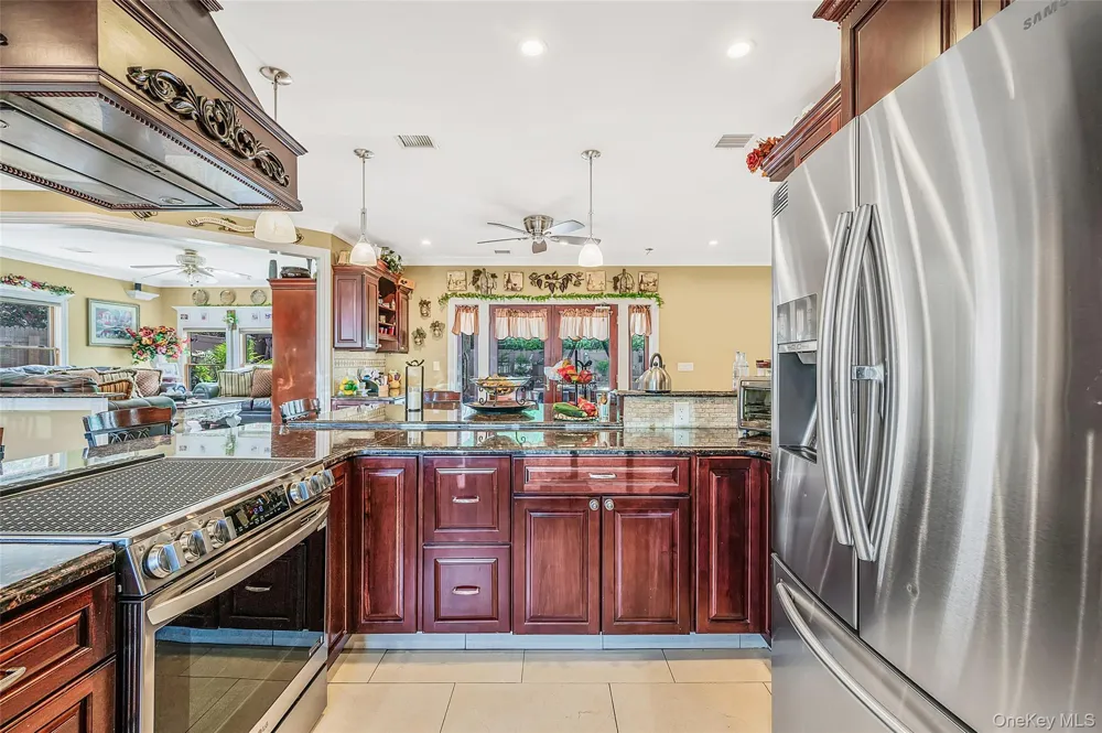 4 Teamster Lane Levittown, NY 11756