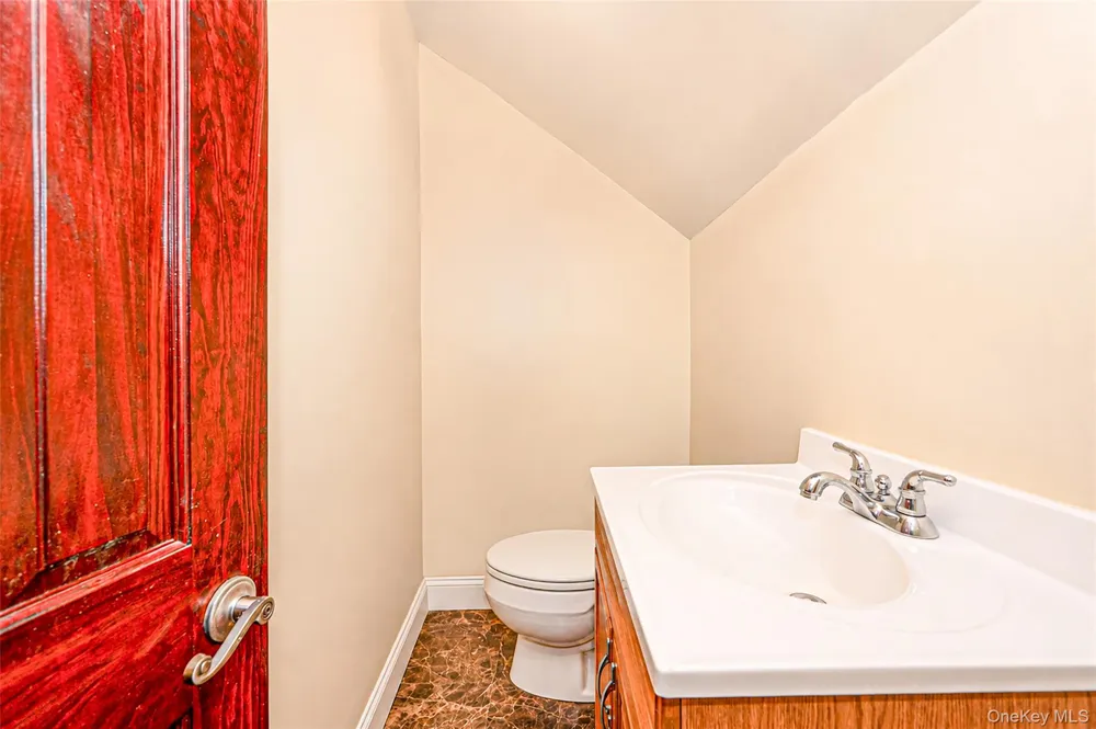 4 Teamster Lane Levittown, NY 11756