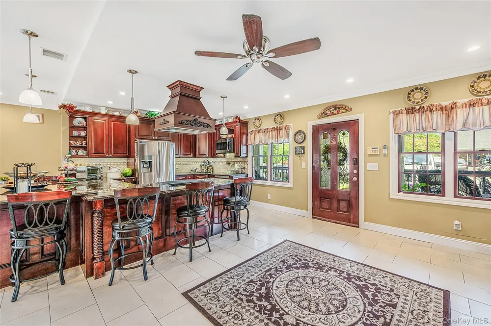 4 Teamster Lane Levittown, NY 11756