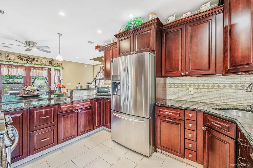 4 Teamster Lane Levittown, NY 11756