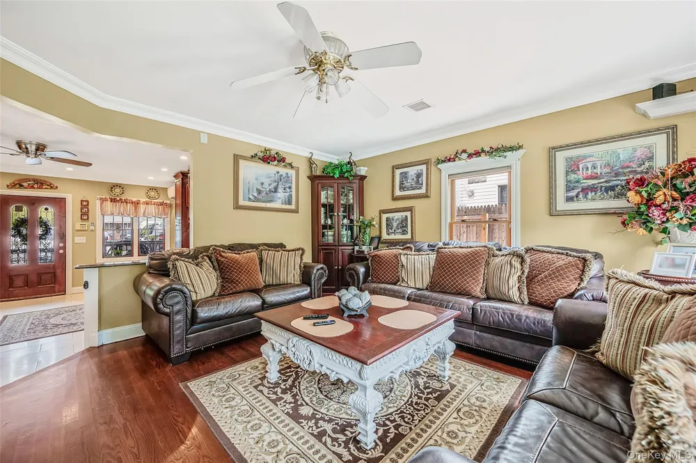 4 Teamster Lane Levittown, NY 11756