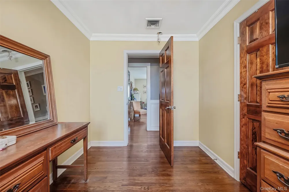 4 Teamster Lane Levittown, NY 11756