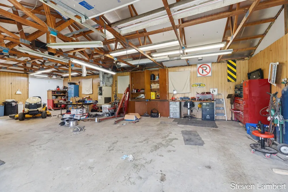 8757 M-40 Gobles, MI 49055