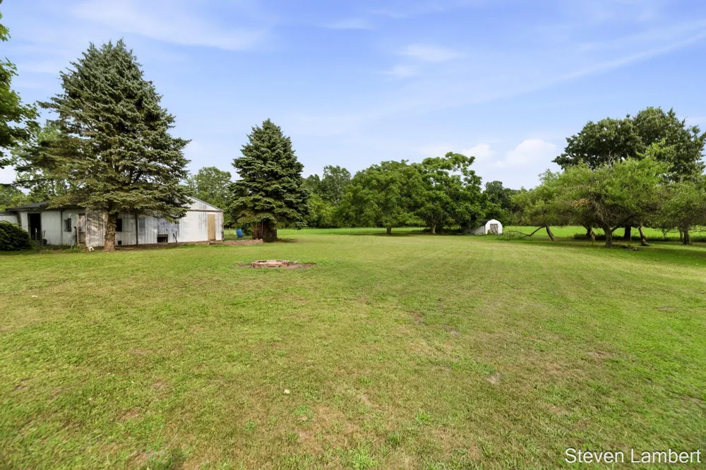 8757 M-40 Gobles, MI 49055