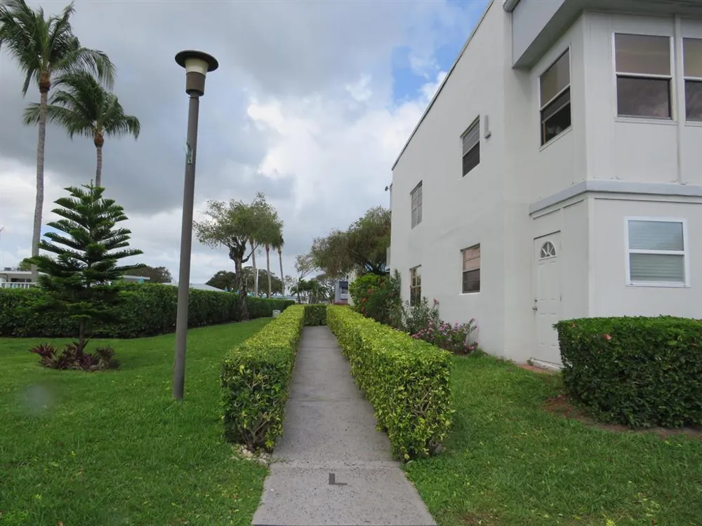 557 BURGUNDY L #557 Delray Beach, FL 33484